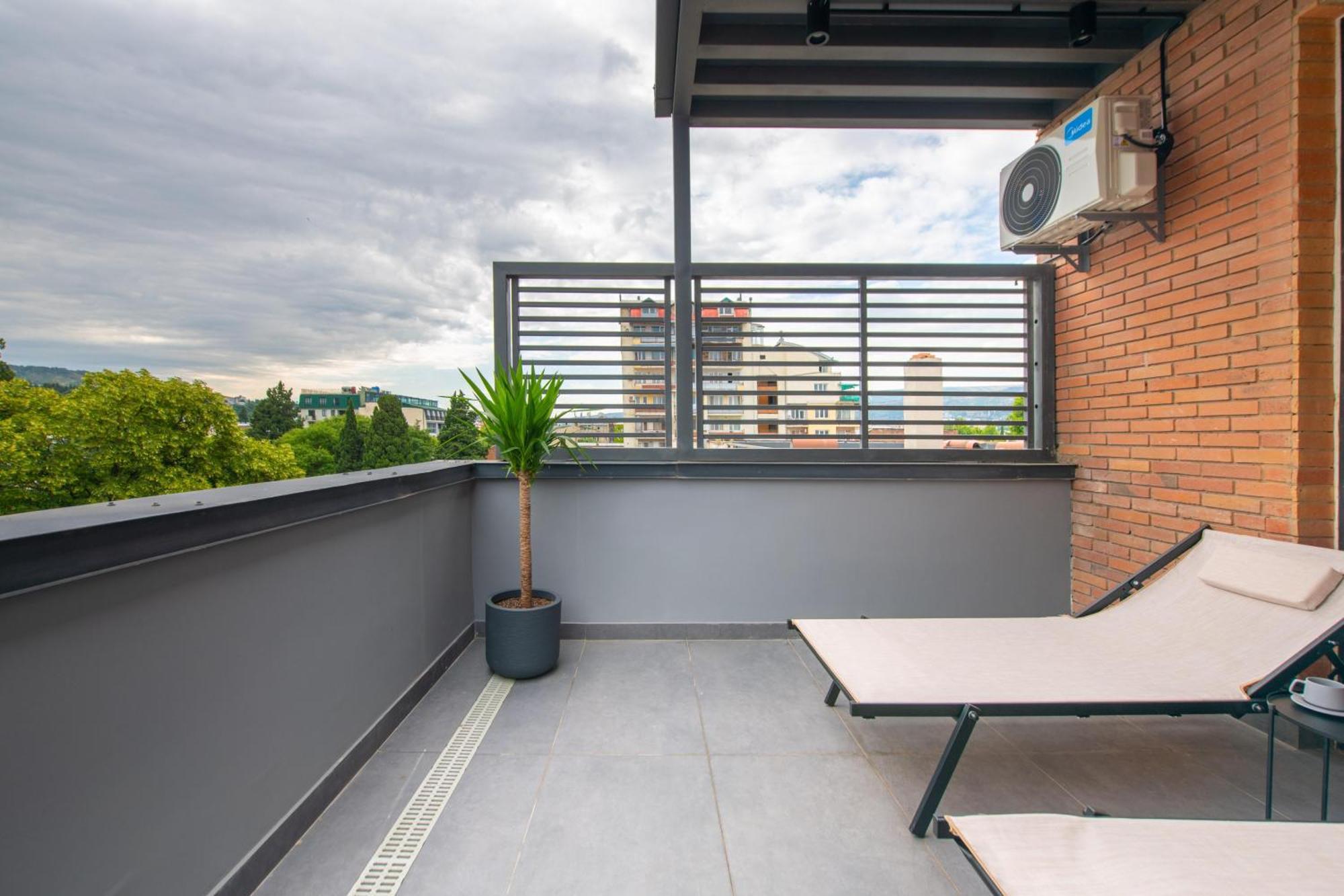 Qstay Gratus Tbilisi Exterior foto