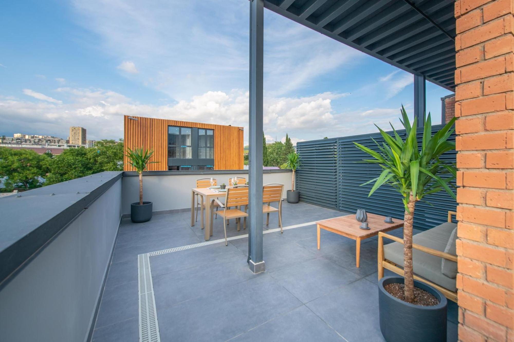 Qstay Gratus Tbilisi Exterior foto